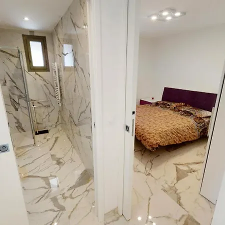 Saint John - 2 Pieces Pour 4 Personnes 064 * Menton